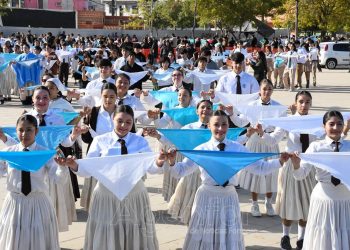 Estudiantes formoseños celebraron el Día de la Independencia bailando el Pericón Nacional
