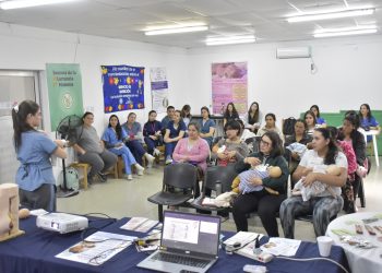 Desarrollaron un taller especial sobre lactancia y masajes relajantes para bebés en el Hospital de la Madre y el Niño