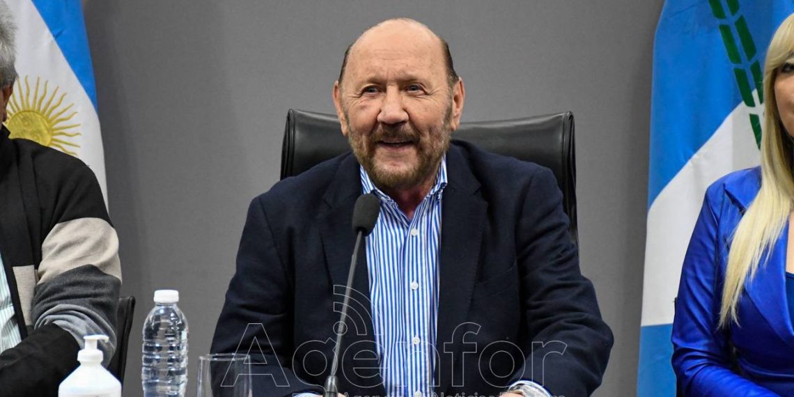 Sin recurrir a deuda, el gobernador Insfrán anunció un aumento de sueldo del 15%