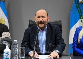 Sin recurrir a deuda, el gobernador Insfrán anunció un aumento de sueldo del 15%