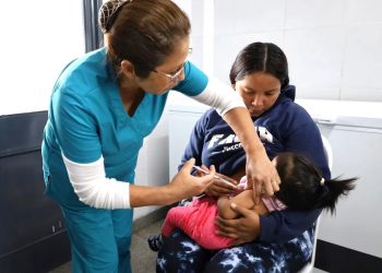 Recordaron que la segunda dosis de vacuna Triple Viral debe aplicarse entre los 15 y 18 meses de vida