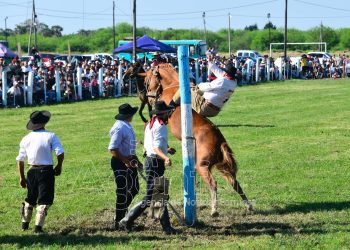 Con éxito, se desarrolló la doma y jineteada en Laguna Blanca