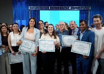 Entregaron certificados a profesionales que culminaron sus residencias de salud en la provincia