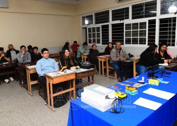 Formación técnica y salida laboral: Comenzó la capacitación en reparación de celulares