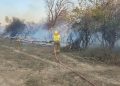 Intensa labor de bomberos y personal policial para frenar el avance de un incendio forestal en Pozo de Maza y zonas aledañas