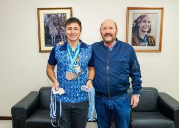 El Gobernador recibió al nadador Mauricio Arias