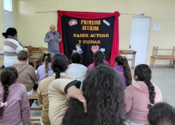 La comunidad educativa de la EPEP N° 127 de la colonia El Cruce participó de un taller sobre RCP