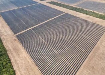 Con inversión privada y la infraestructura de la provincia, el Gobernador anunció la ampliación del Parque Solar Las Lomitas que alcanzará una potencia de 37 MW