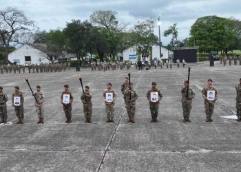 El gobernador Insfrán encabezó el acto en homenaje a los héroes que defendieron al RIMte 29