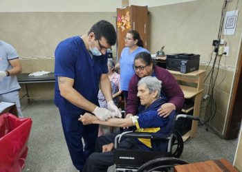 El Hospital Distrital N° 8 realizó controles de laboratorio en la Residencia de Adultos Mayores “Eva Perón”