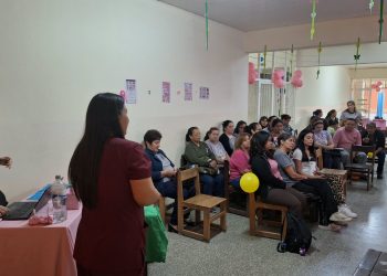 El centro de salud “El Pucú” promovió la concientización sobre el cáncer de mama en una escuela nocturna