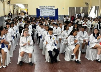Entregan reconocimientos a los estudiantes que lograron destacarse con su proyecto a nivel nacional