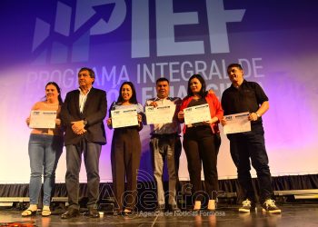 Docentes que se capacitaron en educación financiera recibieron sus diplomas