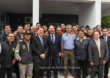 El Gobernador encabezó el acto por el Día del Camino y del Trabajador Vial