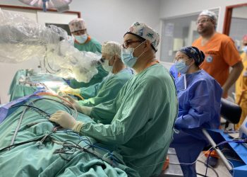 Se realizó una compleja cirugía de oído en paciente con preparación para trasplante renal